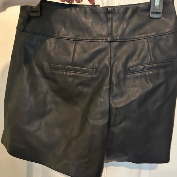Blank NYC faux leather high waist pleated shorts sz 26 - Picture 11 of 12